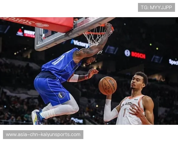 NBA扣篮手臂挂框全场拍照：巅峰瞬间的完美诠释