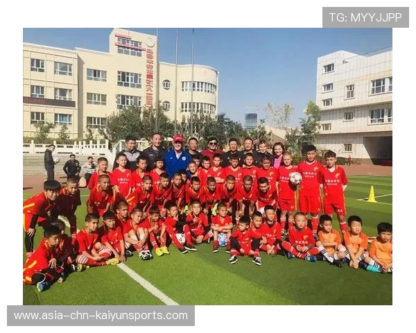 国足球员参与公益活动展现担当，足球公益活动的感想